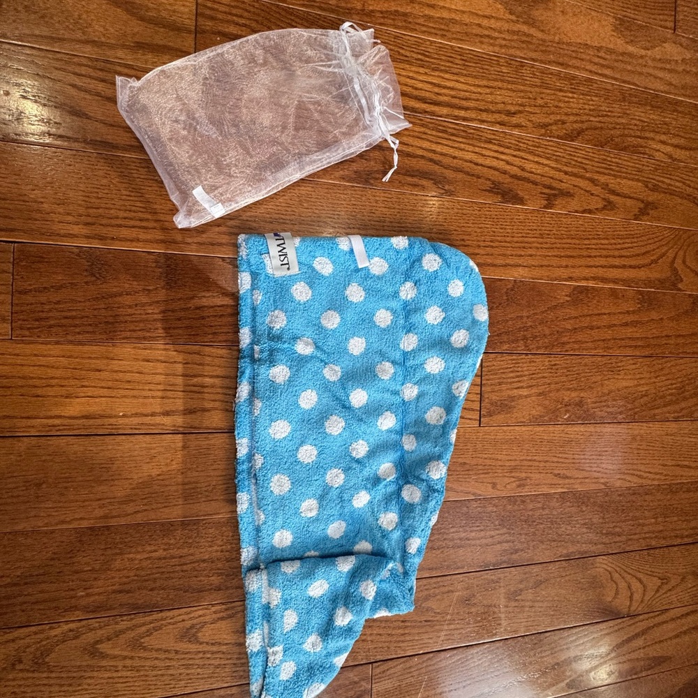 Turbie Twist Blue Polka Dot Hair Towel (New) - Picture 2 of 2